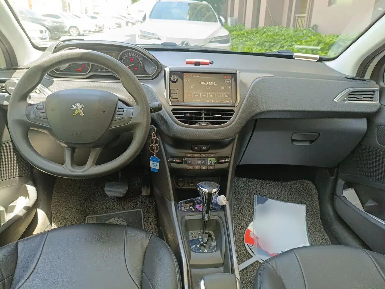 Peugeot 2008 2014 1.6L Automatic Fashion Edition — миниатюра 10