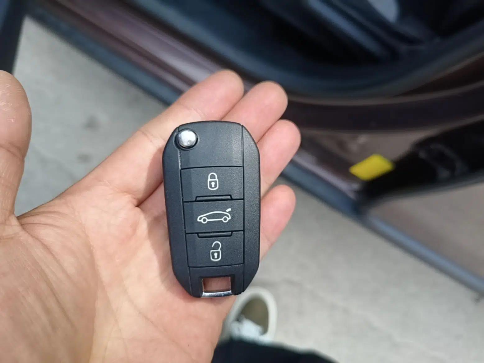 Peugeot 2008 2015 1.6L Automatic Playcool Edition — миниатюра 12
