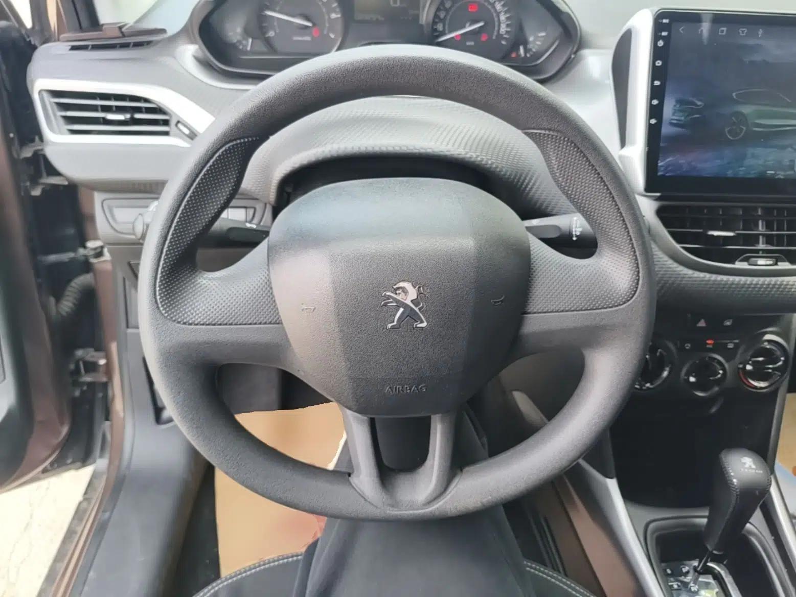 Peugeot 2008 2015 1.6L Automatic Playcool Edition — миниатюра 14