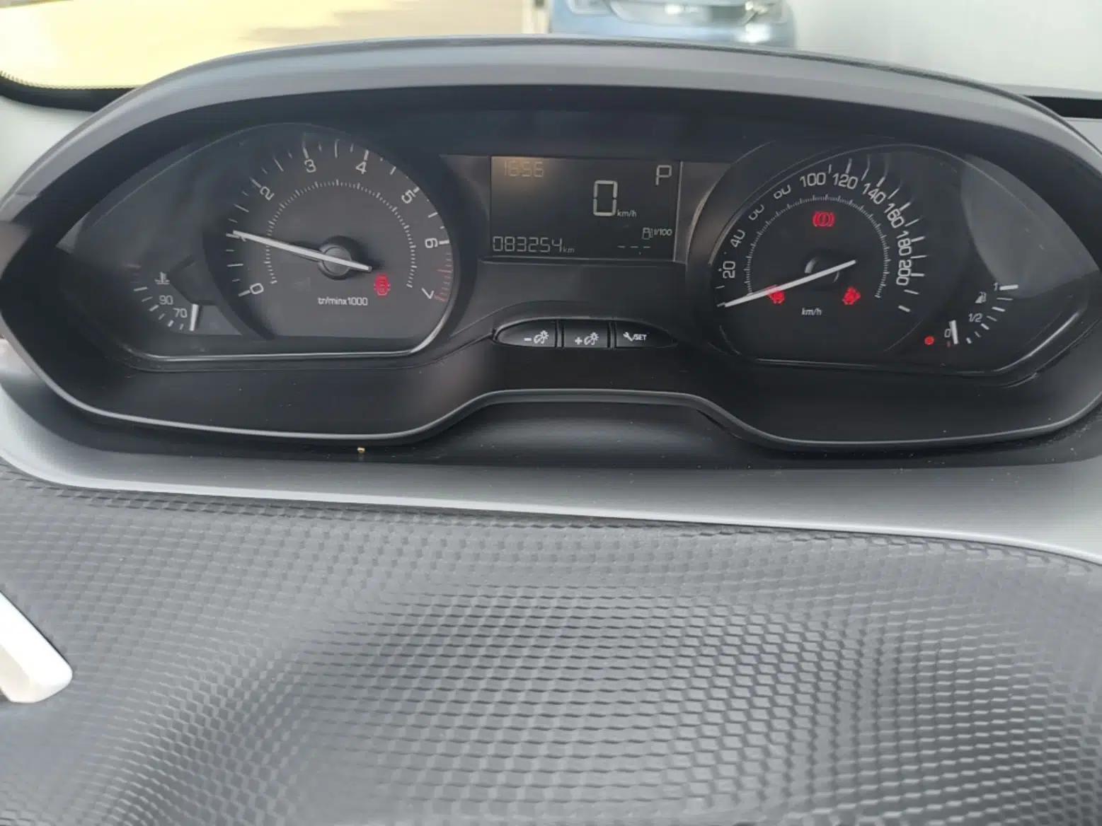 Peugeot 2008 2015 1.6L Automatic Playcool Edition — миниатюра 15