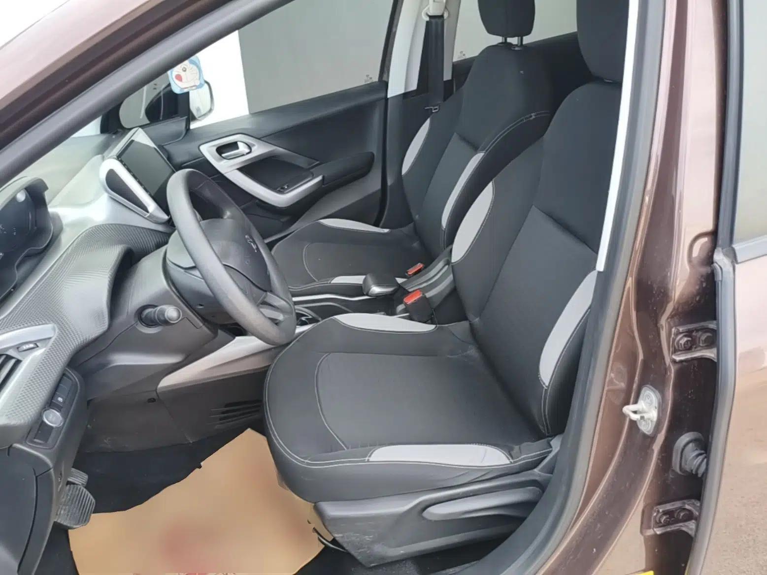 Peugeot 2008 2015 1.6L Automatic Playcool Edition — миниатюра 18