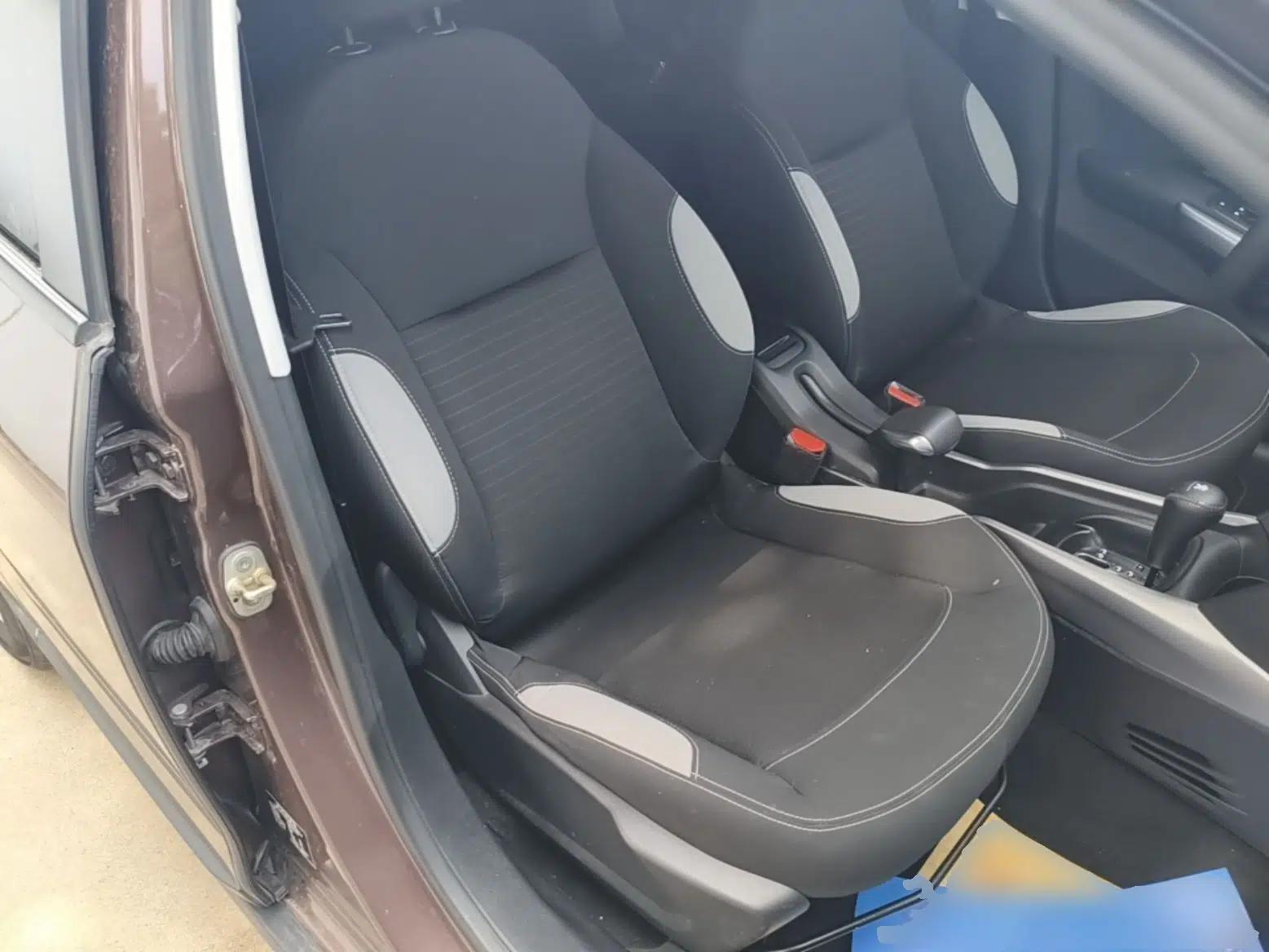 Peugeot 2008 2015 1.6L Automatic Playcool Edition — миниатюра 23