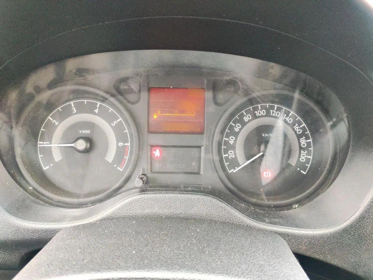 Peugeot 301 2014 1.6L Manual Comfort Edition — миниатюра 8