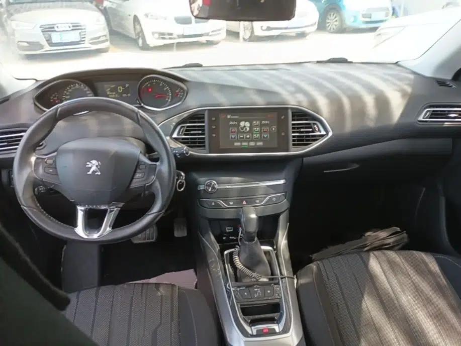 Peugeot 308S 2015 1.6T Automatic Jingchi Edition — миниатюра 12