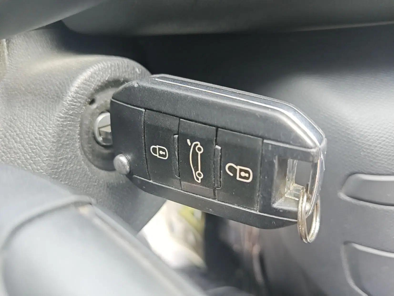 Peugeot 308S 2015 1.6L Manual Shangchi Edition — миниатюра 12