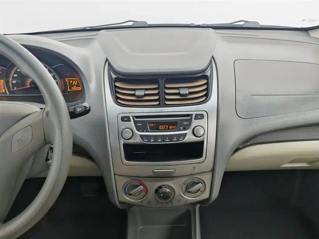 Chevrolet Sail 2013 Sedan 1.4L AMT Premium Edition — миниатюра 12