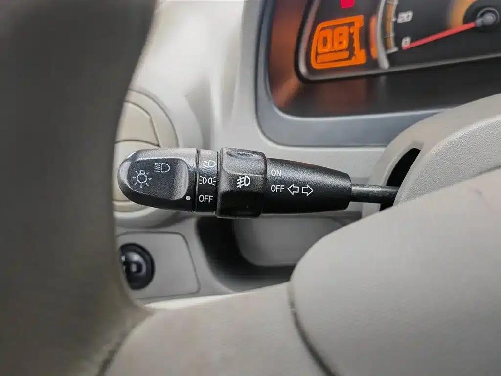 Chevrolet Sail 2013 Sedan 1.4L AMT Premium Edition — миниатюра 21