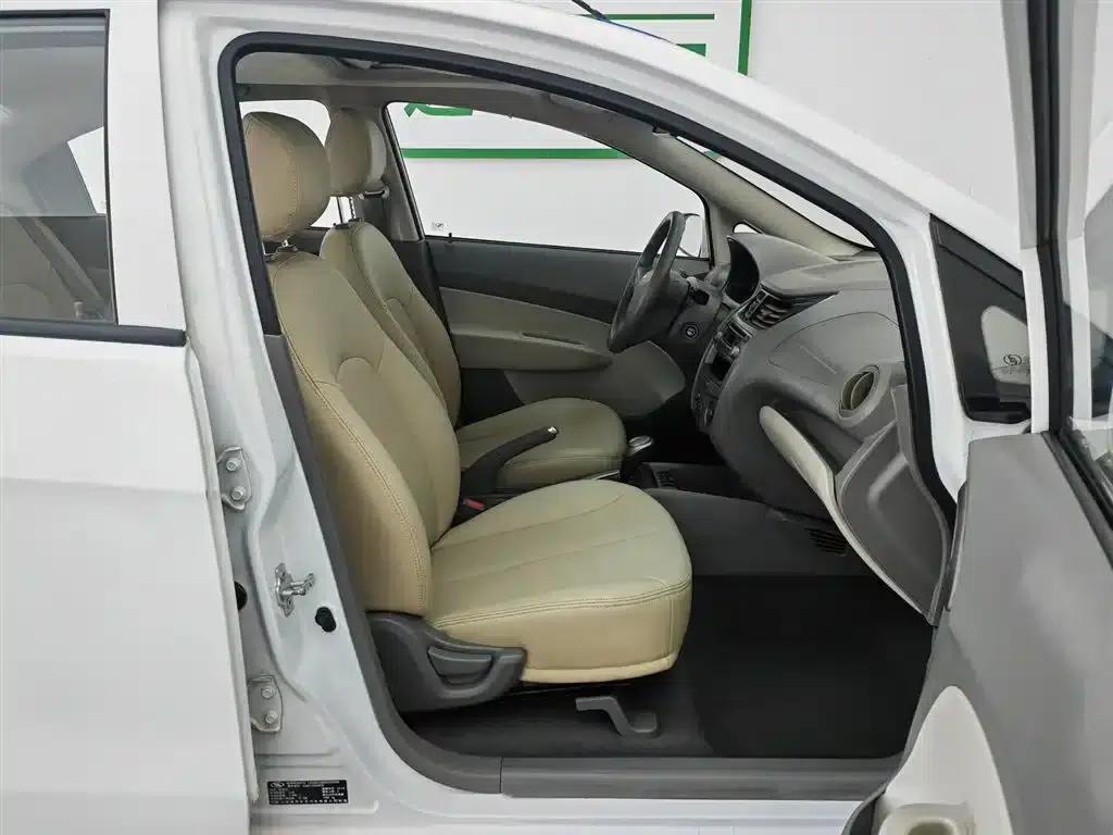 Chevrolet Sail 2013 Sedan 1.4L AMT Premium Edition — миниатюра 23