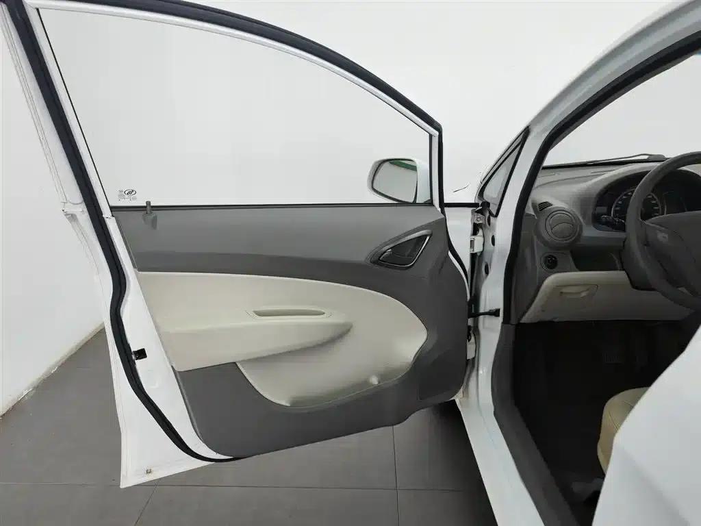 Chevrolet Sail 2013 Sedan 1.4L AMT Premium Edition — миниатюра 8
