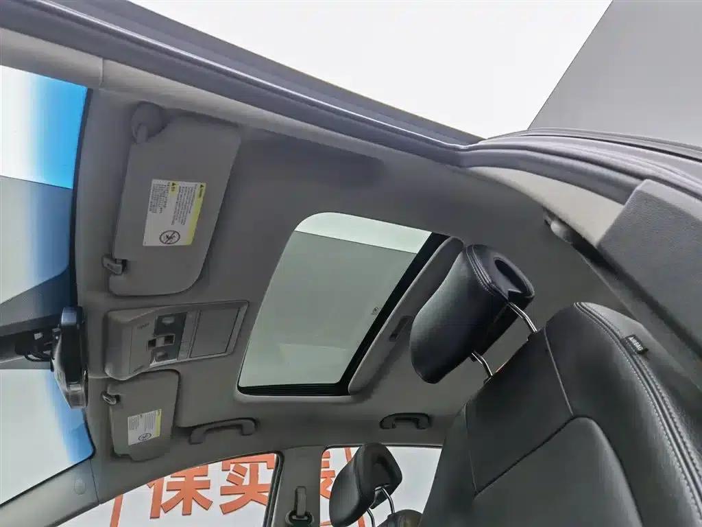 2012 Chevrolet Captiva 2.4L 4WD Flagship Edition 7-Seater — миниатюра 14