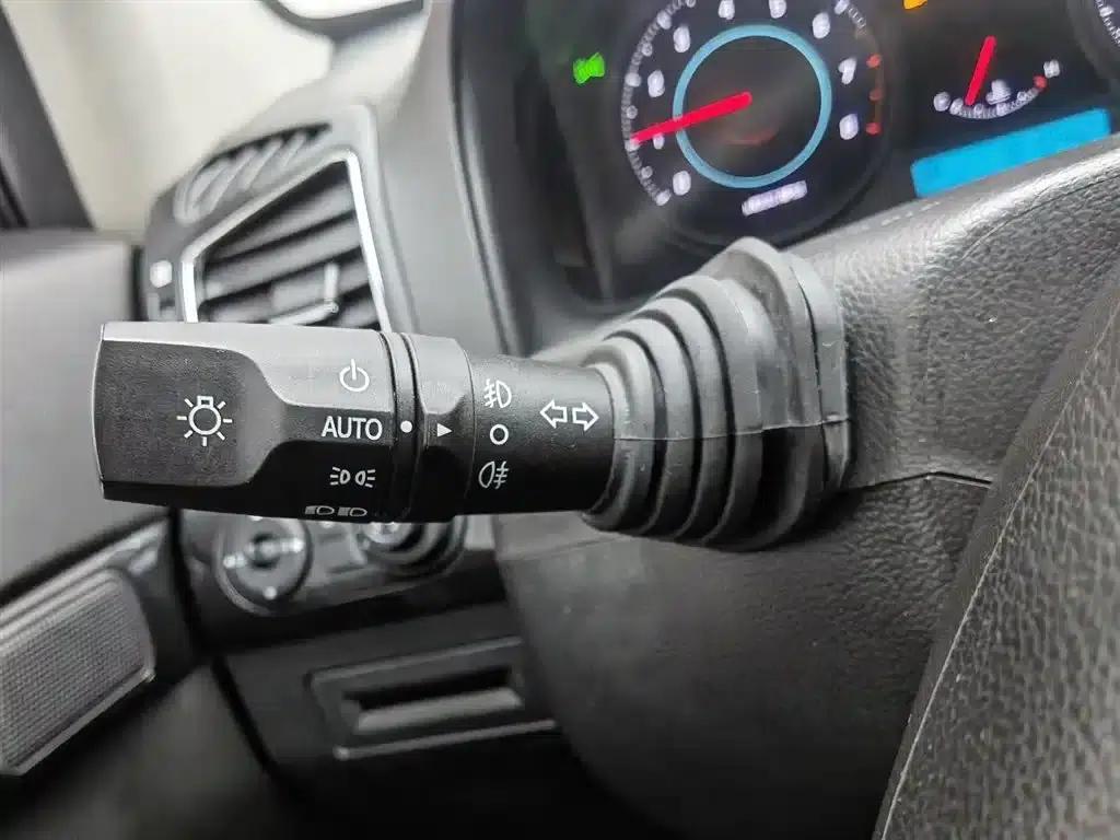 2012 Chevrolet Captiva 2.4L 4WD Flagship Edition 7-Seater — миниатюра 21