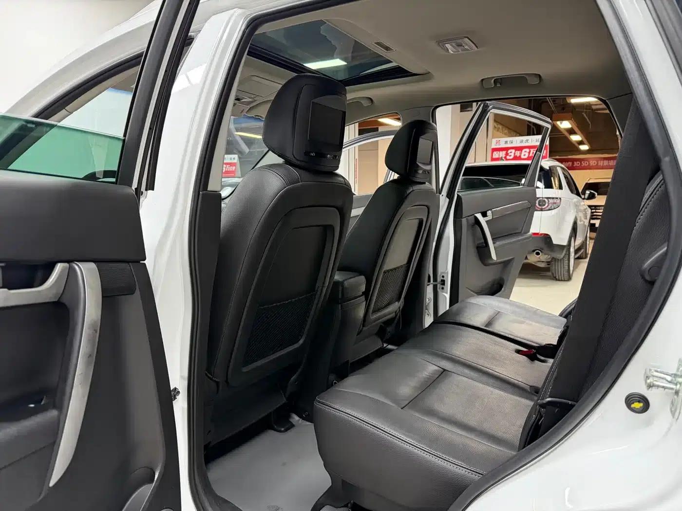2012 Chevrolet Captiva 2.4L 4WD Flagship Edition 7-Seater — миниатюра 8