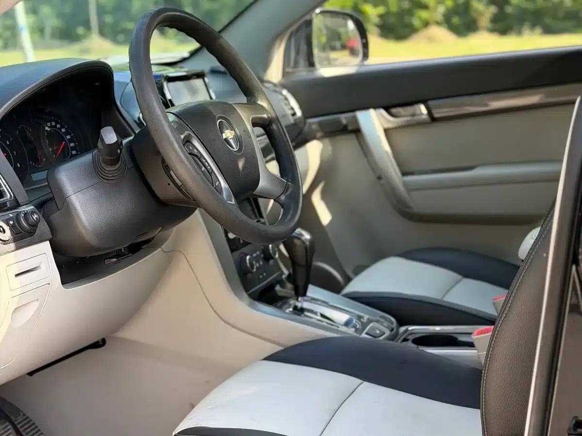 2012 Chevrolet Captiva 2.4L 4WD Luxury 5-seater — миниатюра 12