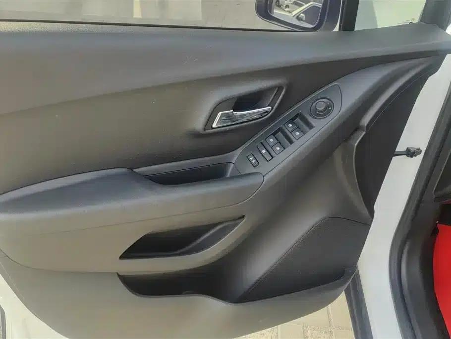 Chevrolet Trax 2014 1.4T Automatic 4WD Flagship — миниатюра 7