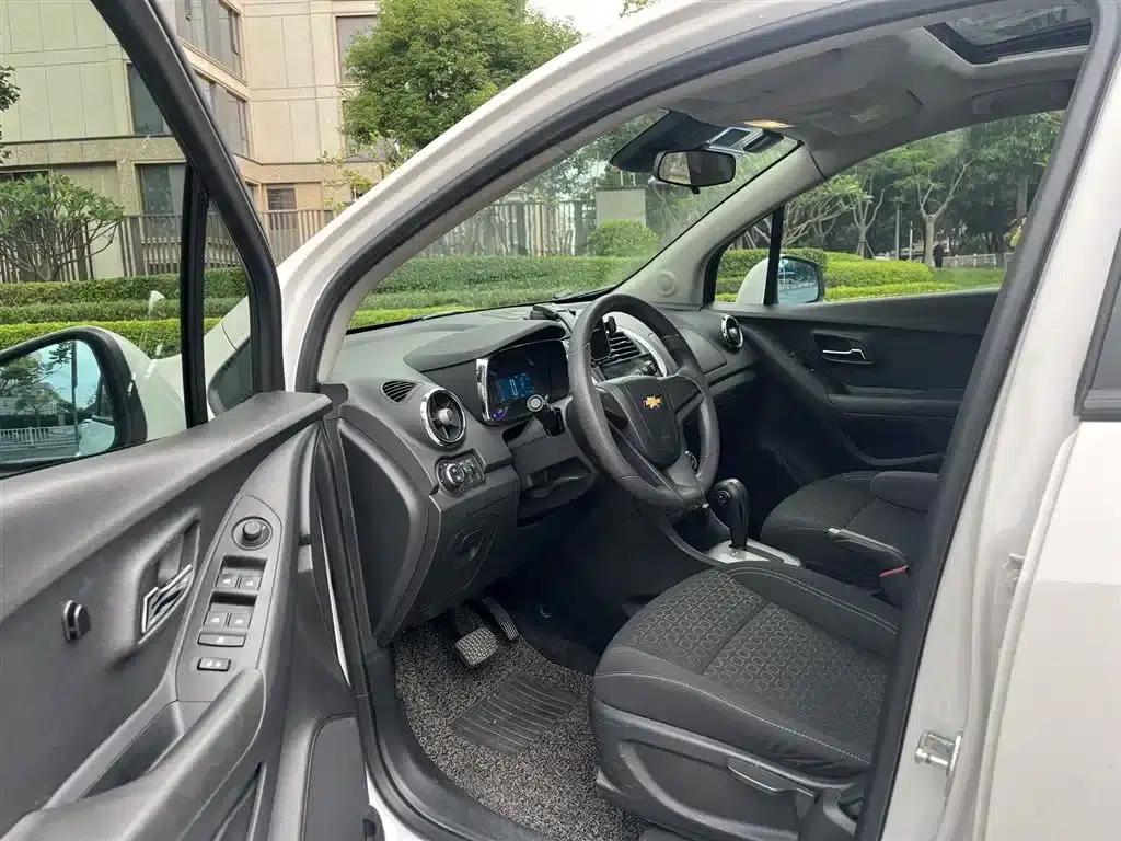 Chevrolet Trax 2016 1.4T Automatic 2WD Comfort Sunroof Edition — миниатюра 8
