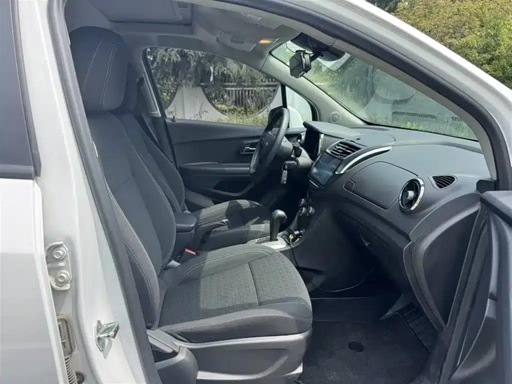 Chevrolet Trax 2016 1.4T Automatic 2WD Comfort Sunroof Edition — миниатюра 11