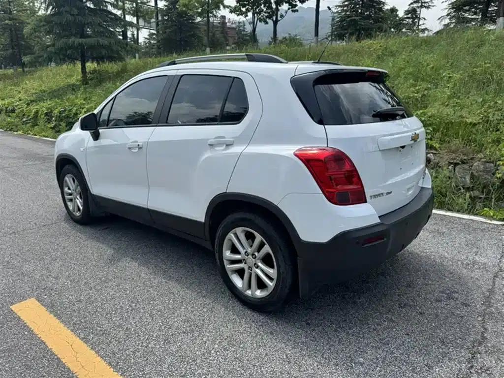 Chevrolet Trax 2016 1.4T Automatic 2WD Comfort Sunroof Edition — миниатюра 4