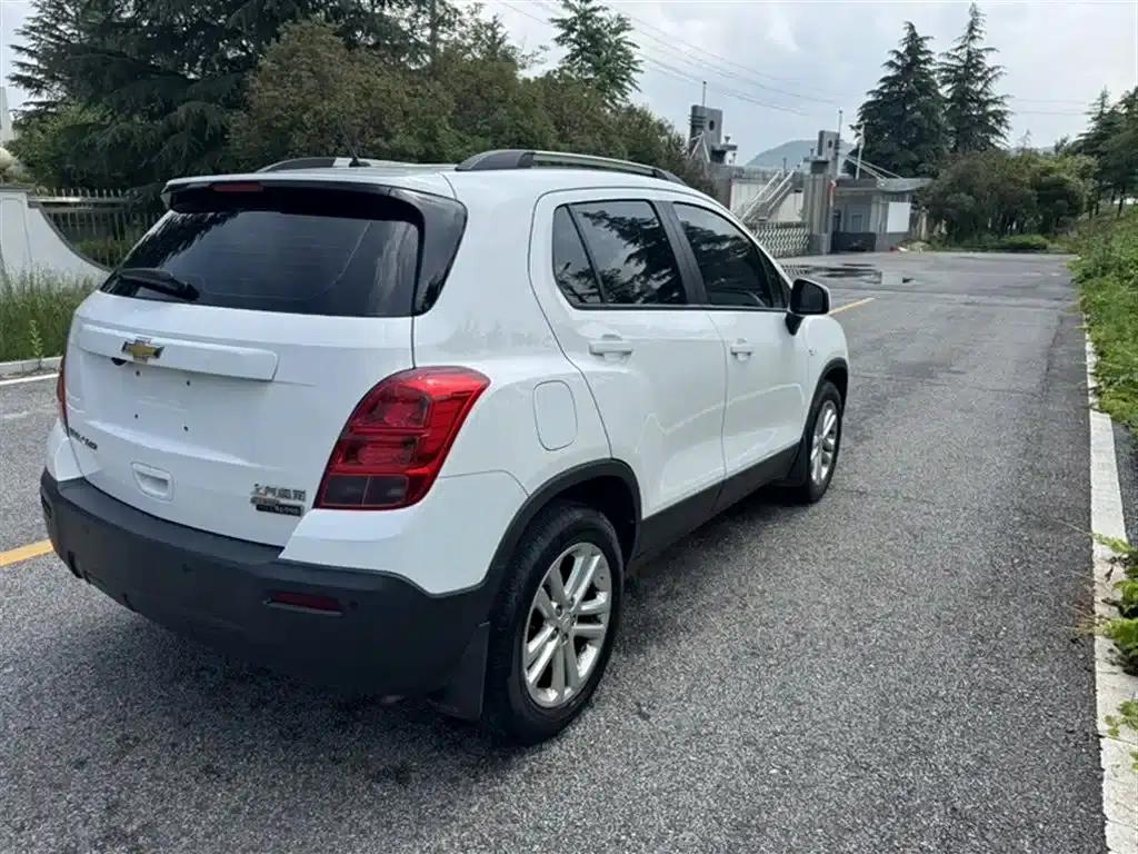 Chevrolet Trax 2016 1.4T Automatic 2WD Comfort Sunroof Edition — миниатюра 5