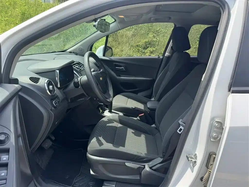 Chevrolet Trax 2016 1.4T Automatic 2WD Comfort Sunroof Edition — миниатюра 9