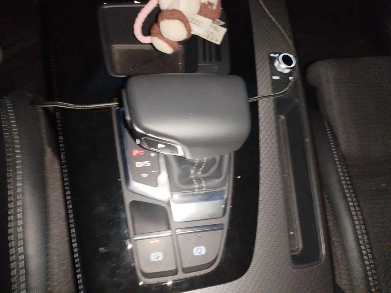 Audi Q5L Sportback 2022 40 TFSI Luxury Model — миниатюра 15