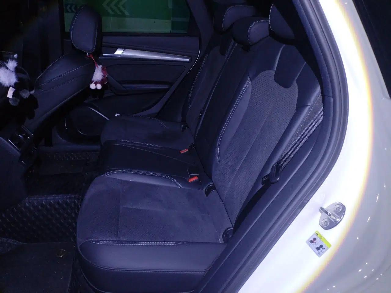 Audi Q5L Sportback 2022 40 TFSI Luxury Model — миниатюра 18