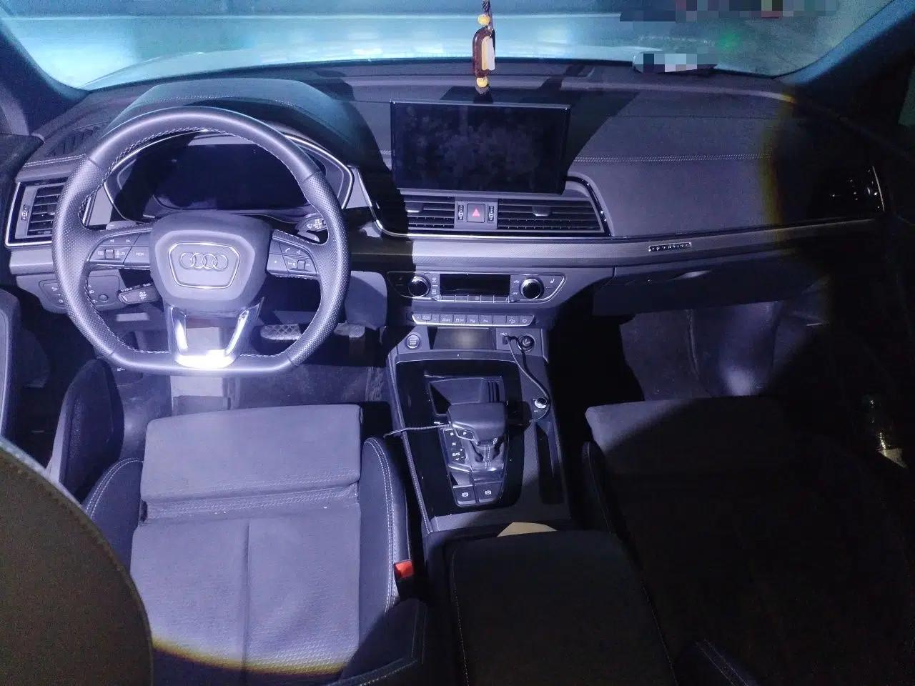 Audi Q5L Sportback 2022 40 TFSI Luxury Model — миниатюра 10