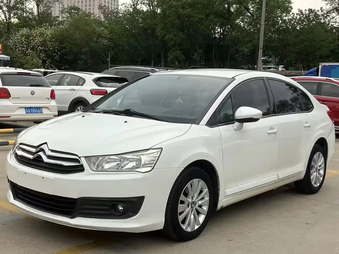 Citroën C4 2016 Classic Sedan 1.6L Automatic Premium Edition — миниатюра 1