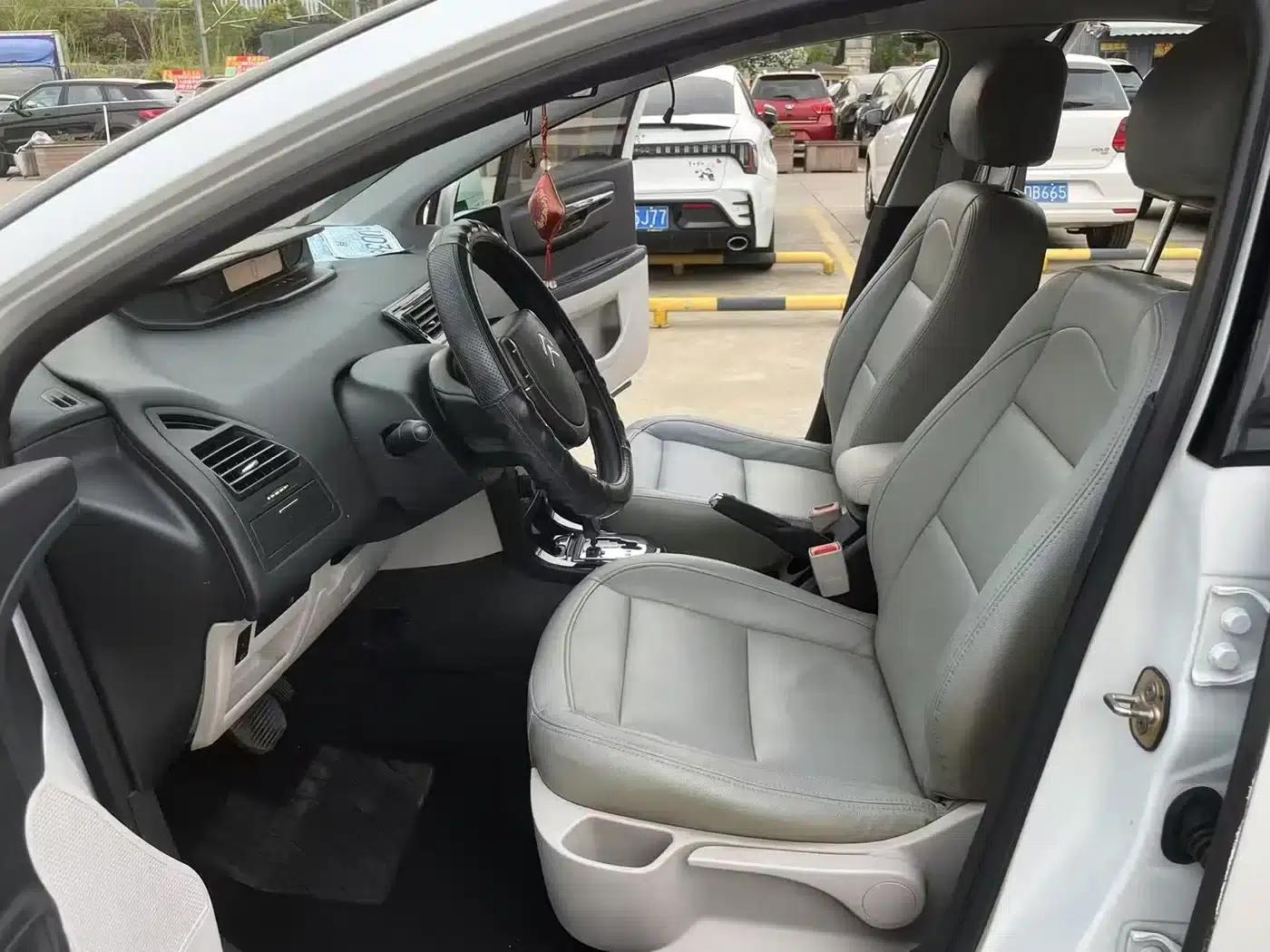 Citroën C4 2016 Classic Sedan 1.6L Automatic Premium Edition — миниатюра 4