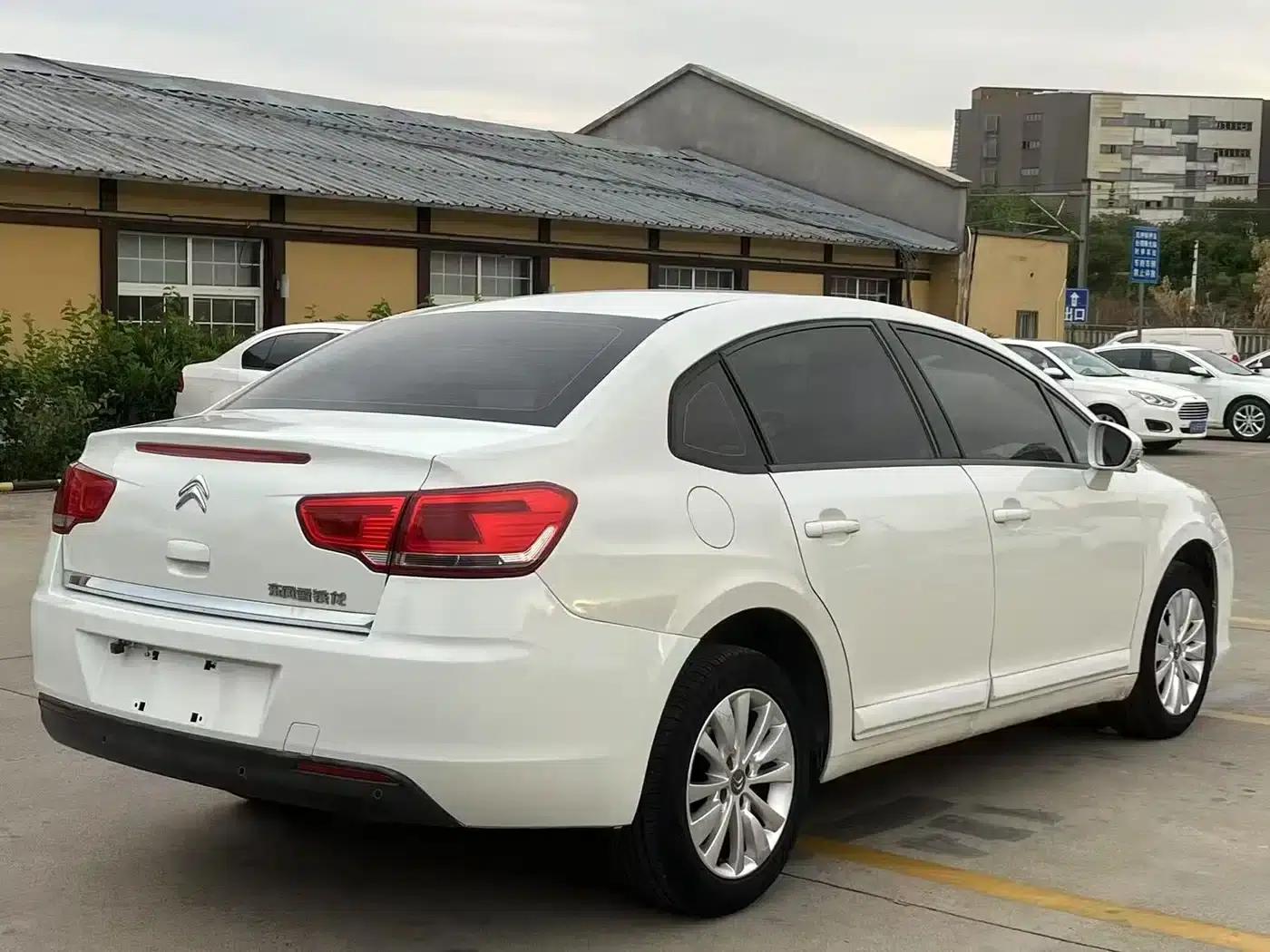 Citroën C4 2016 Classic Sedan 1.6L Automatic Premium Edition — миниатюра 7