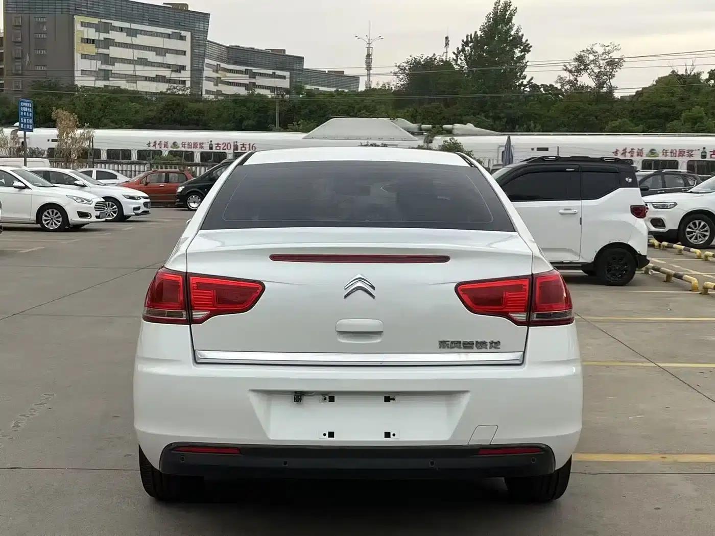 Citroën C4 2016 Classic Sedan 1.6L Automatic Premium Edition — миниатюра 8