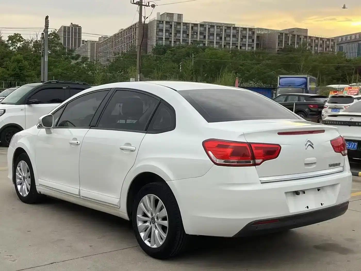 Citroën C4 2016 Classic Sedan 1.6L Automatic Premium Edition — миниатюра 9