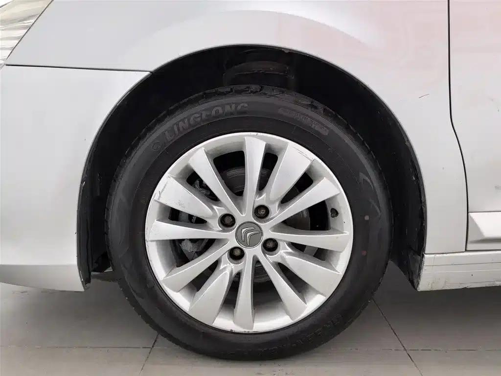 Citroën C4 2013 Sedan 1.6L Automatic Premium Edition — миниатюра 17