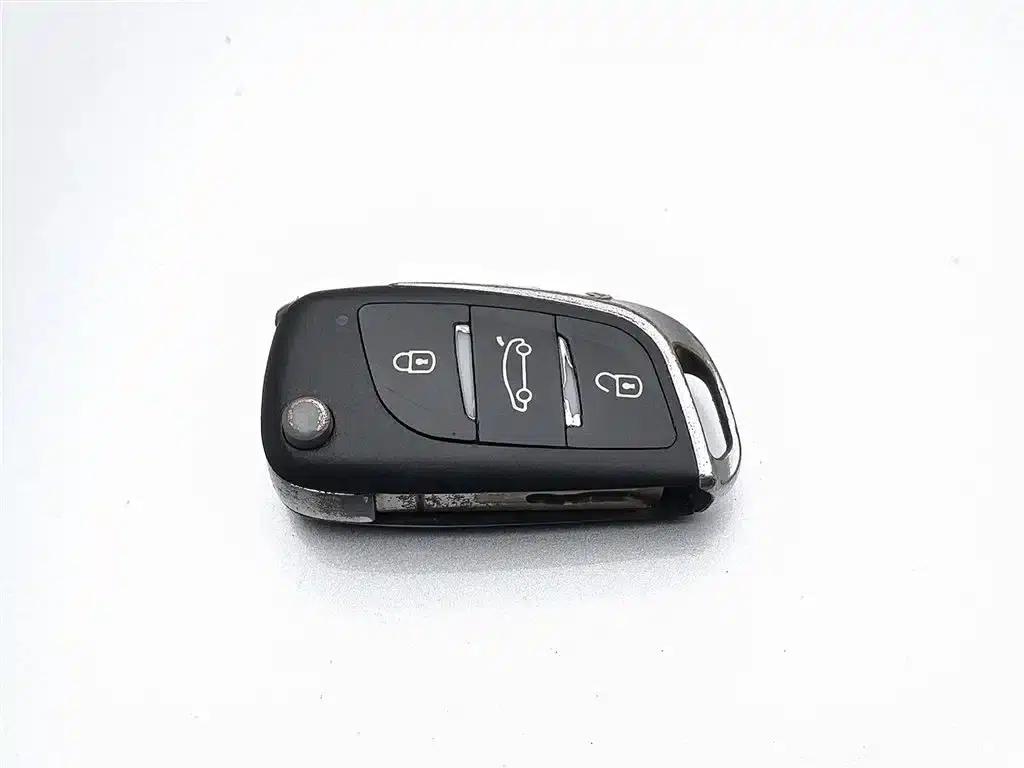 Citroën C4 2013 Sedan 1.6L Automatic Premium Edition — миниатюра 19