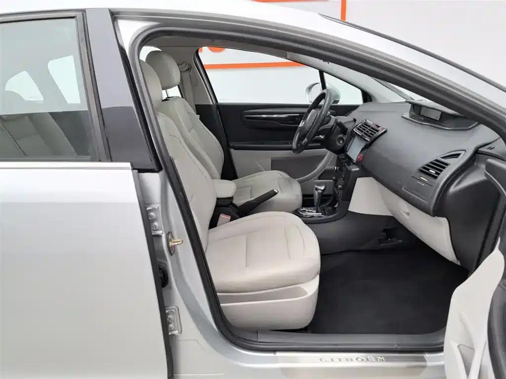Citroën C4 2013 Sedan 1.6L Automatic Premium Edition — миниатюра 23