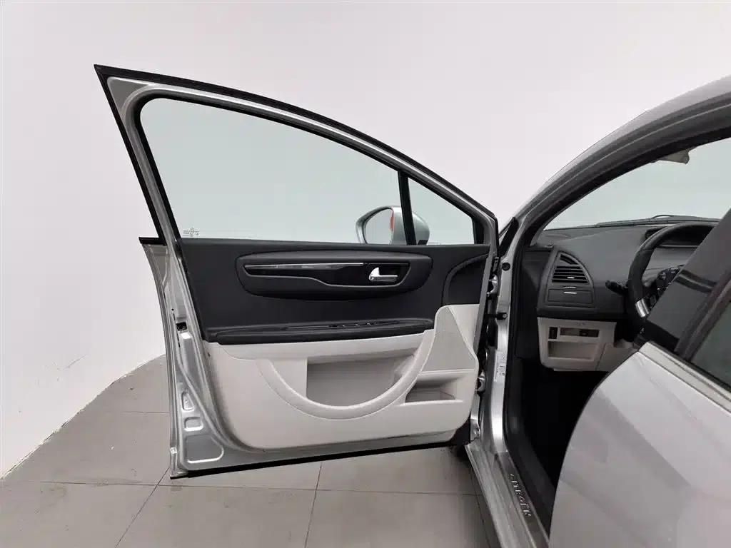 Citroën C4 2013 Sedan 1.6L Automatic Premium Edition — миниатюра 8