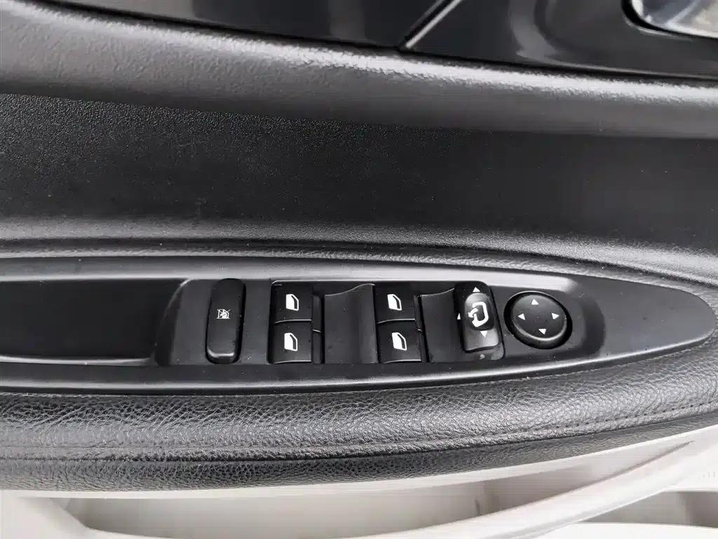 Citroën C4 2013 Sedan 1.6L Automatic Premium Edition — миниатюра 9