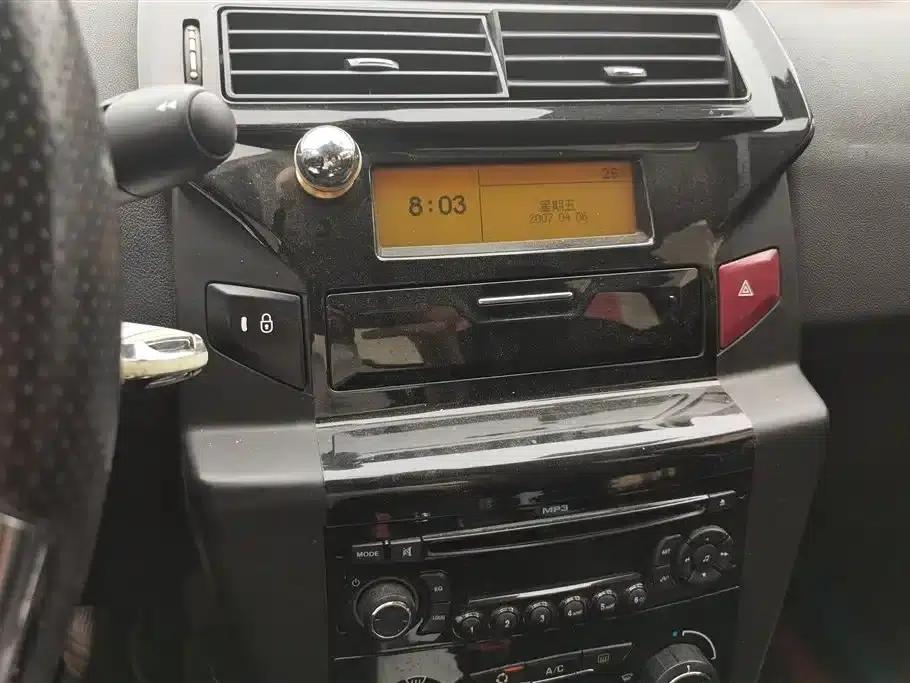 Citroën C4 2016 Classic Sedan 1.6L Manual Premium Edition — миниатюра 13