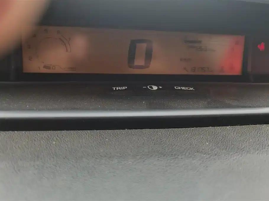 Citroën C4 2016 Classic Sedan 1.6L Manual Premium Edition — миниатюра 14