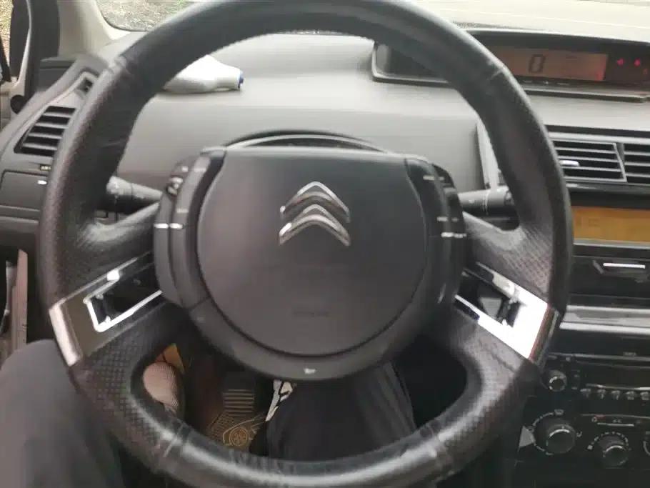 Citroën C4 2016 Classic Sedan 1.6L Manual Premium Edition — миниатюра 15