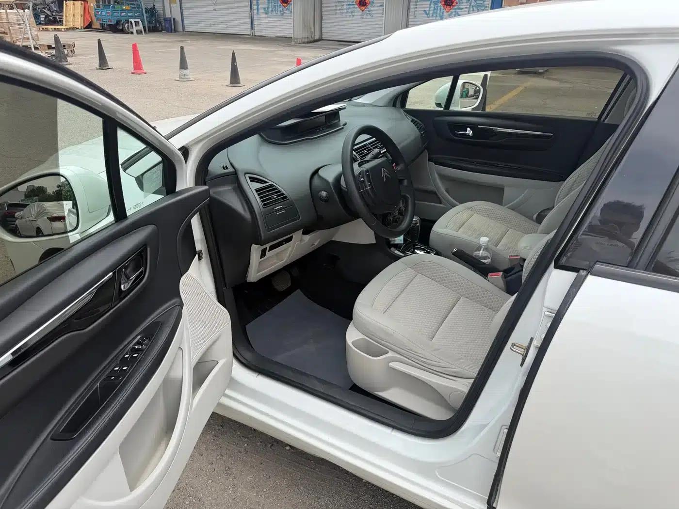 Sega 2014 VTS Edition 1.6L Automatic Premium Model — миниатюра 9