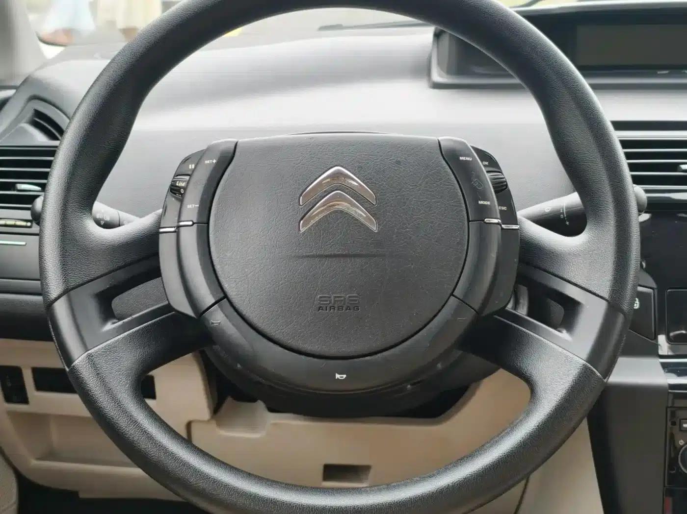 Sega 2014 VTS Edition 1.6L Automatic Premium Model — миниатюра 18