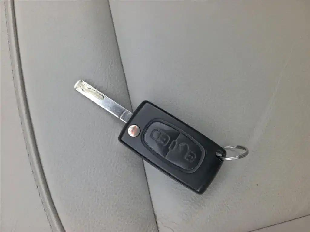 Citroën C4 2013 Sedan 1.6L Automatic Premium Edition — миниатюра 9