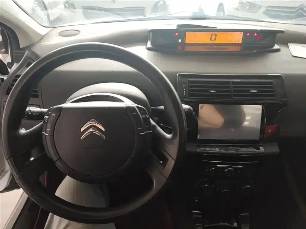 Citroën C4 2016 Classic Sedan 1.6L Manual Premium Edition — миниатюра 11