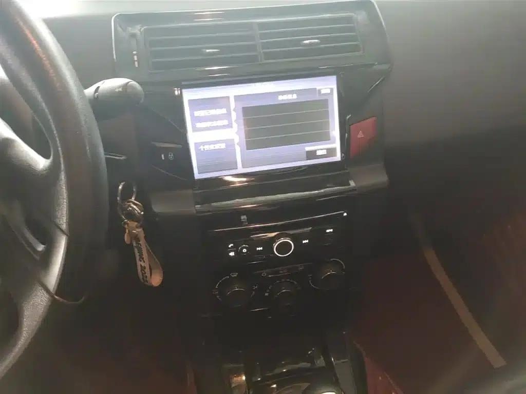 Citroën C4 2016 Classic Sedan 1.6L Manual Premium Edition — миниатюра 13