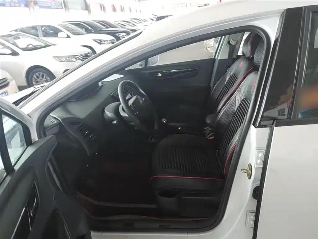 Citroën C4 2016 Classic Sedan 1.6L Manual Premium Edition — миниатюра 15
