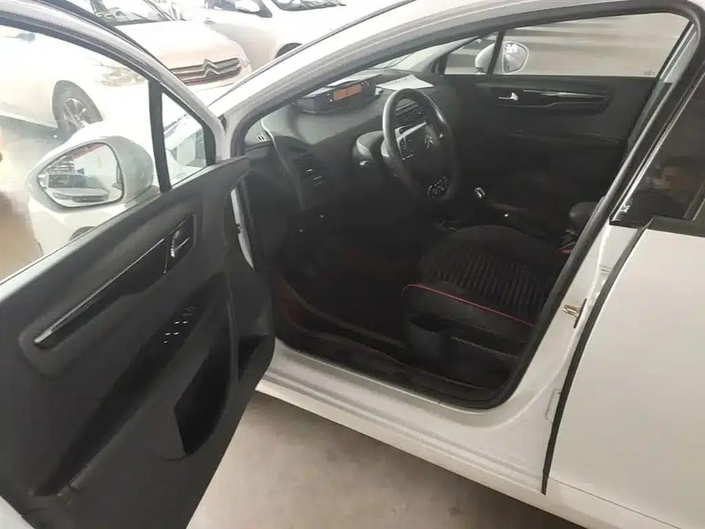 Citroën C4 2016 Classic Sedan 1.6L Manual Premium Edition — миниатюра 16