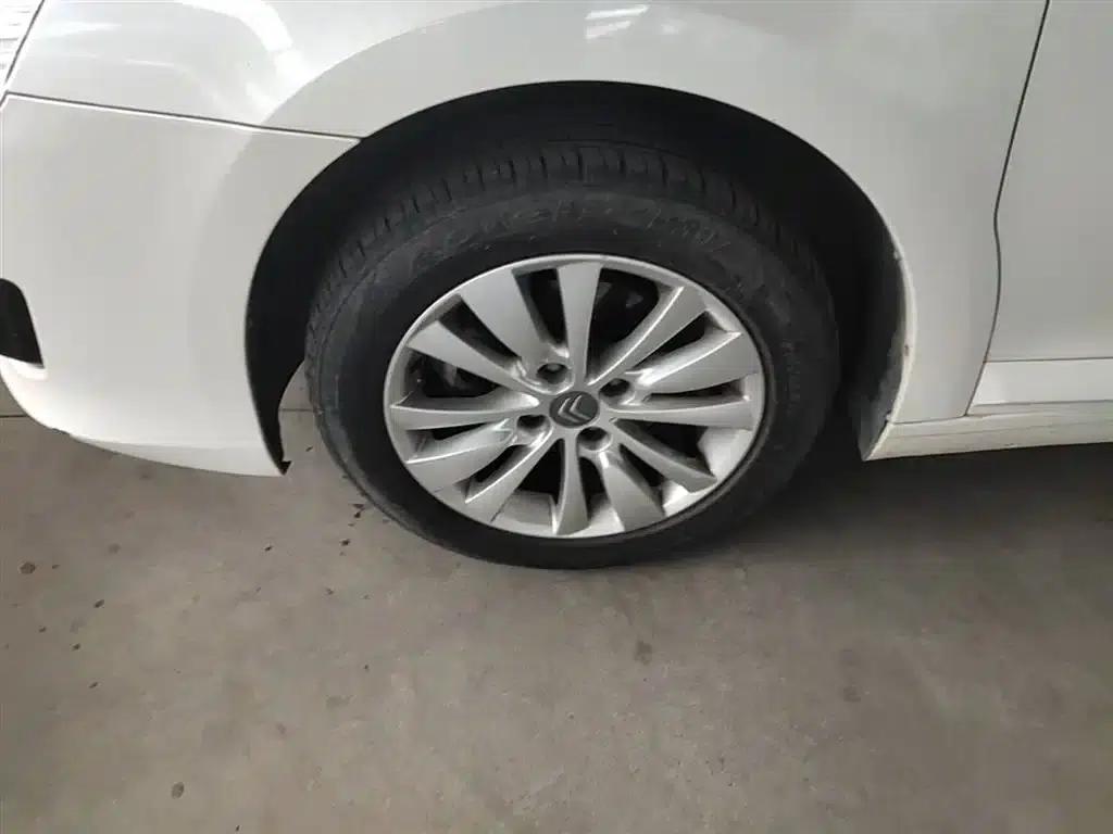 Citroën C4 2016 Classic Sedan 1.6L Manual Premium Edition — миниатюра 23