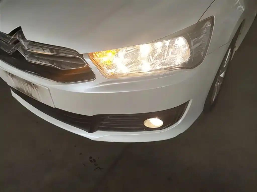 Citroën C4 2016 Classic Sedan 1.6L Manual Premium Edition — миниатюра 24