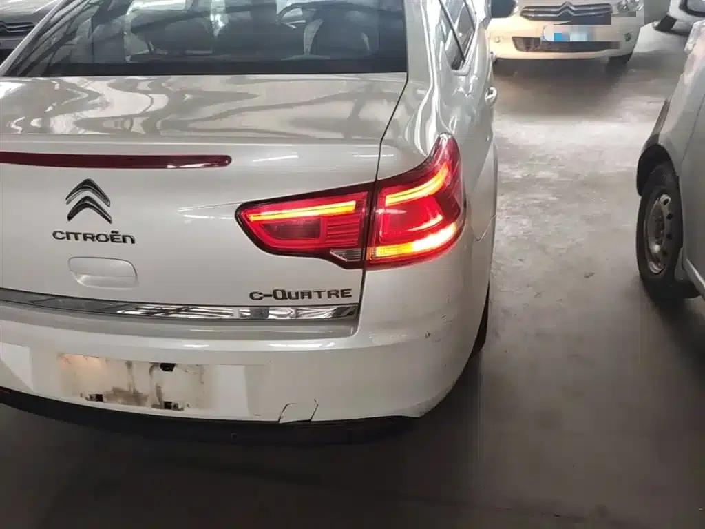Citroën C4 2016 Classic Sedan 1.6L Manual Premium Edition — миниатюра 8