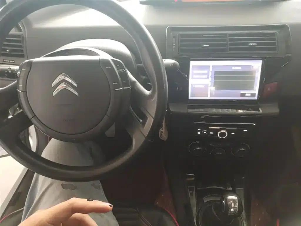 Citroën C4 2016 Classic Sedan 1.6L Manual Premium Edition — миниатюра 10